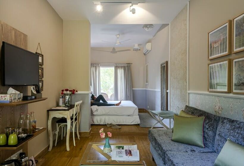 استودیوی استاندارد, Karma Chalets
