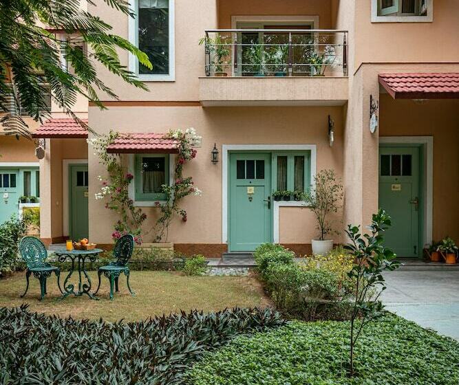 استودیوی استاندارد, Karma Chalets