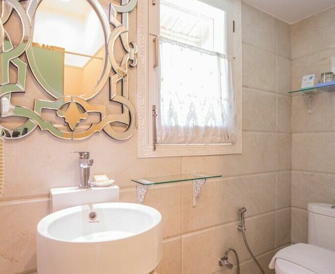 استودیوی استاندارد, Karma Chalets
