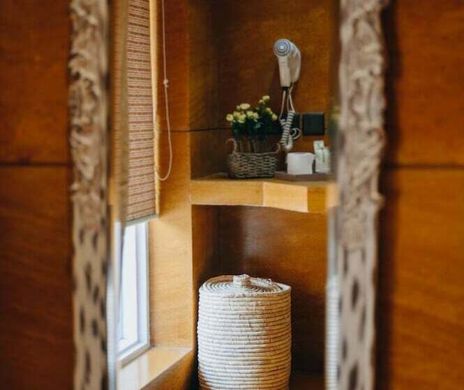استودیوی استاندارد, Karma Chalets
