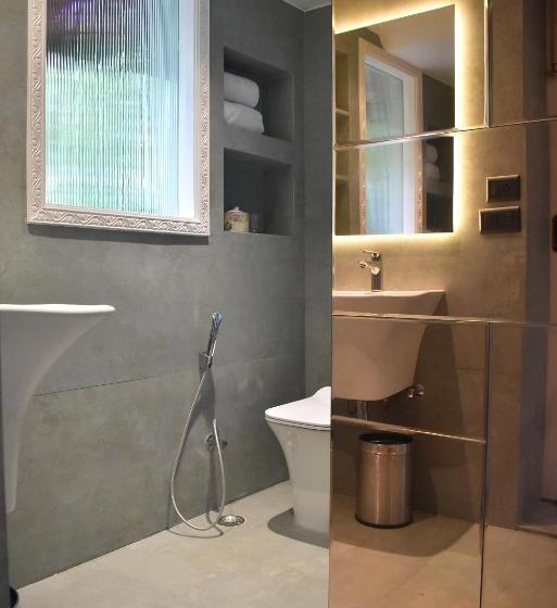 استودیوی استاندارد, Karma Chalets