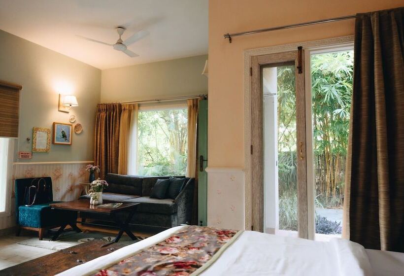 استودیوی استاندارد, Karma Chalets