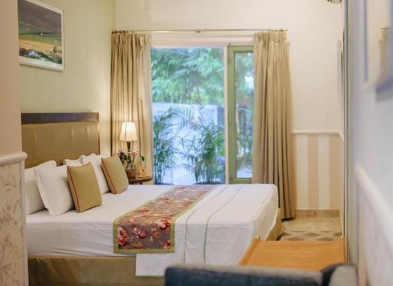 استودیوی استاندارد, Karma Chalets