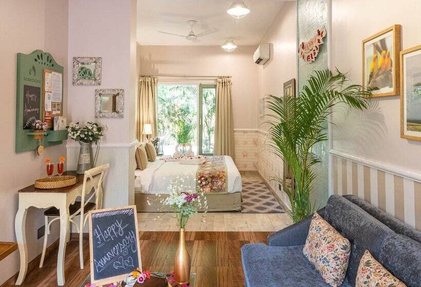 استودیوی استاندارد, Karma Chalets