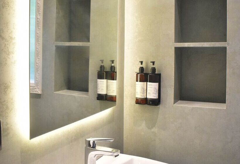استودیوی استاندارد, Karma Chalets