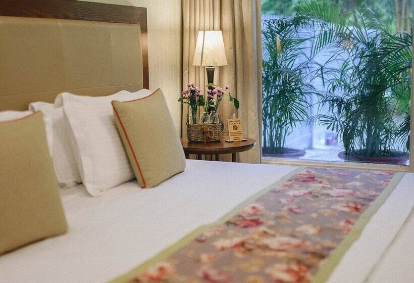 استودیوی استاندارد, Karma Chalets