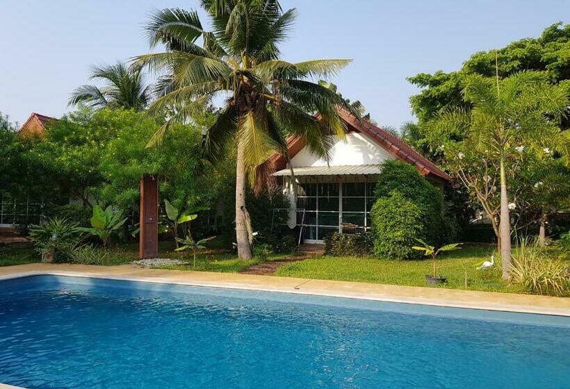 ویلای استاندارد با چشم‌انداز باغ, The Hillside Pranburi Resort