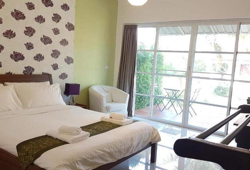 اتاق استاندارد با چشم‌انداز باغ, The Hillside Pranburi Resort