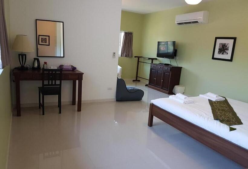 اتاق خانوادگی با چشم‌انداز کوه, The Hillside Pranburi Resort