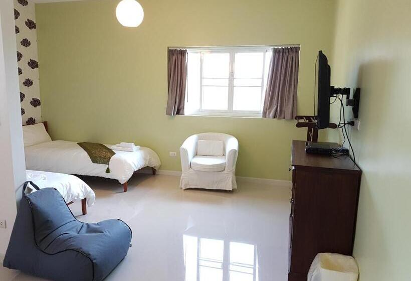 اتاق خانوادگی با چشم‌انداز کوه, The Hillside Pranburi Resort