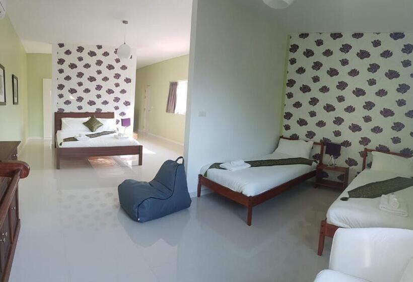 اتاق خانوادگی با چشم‌انداز کوه, The Hillside Pranburi Resort