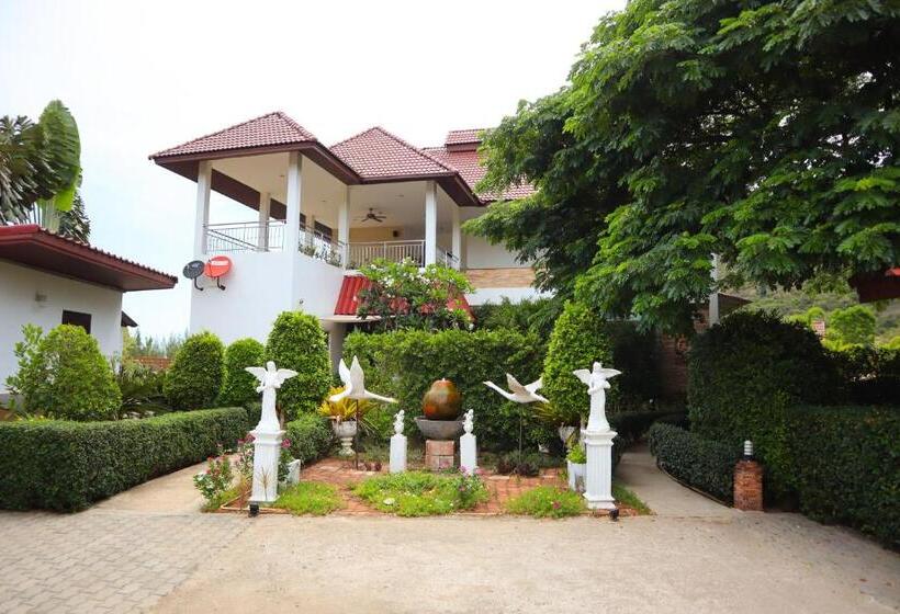 اتاق خانوادگی با چشم‌انداز کوه, The Hillside Pranburi Resort