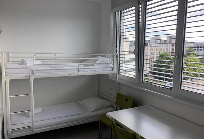 استودیو خانوادگی, Hostel Villa Domus