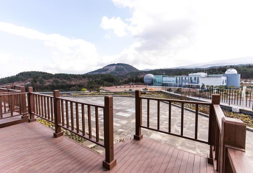 سوئیت جونیور با چشم‌انداز کوهستان, Nanta Jeju
