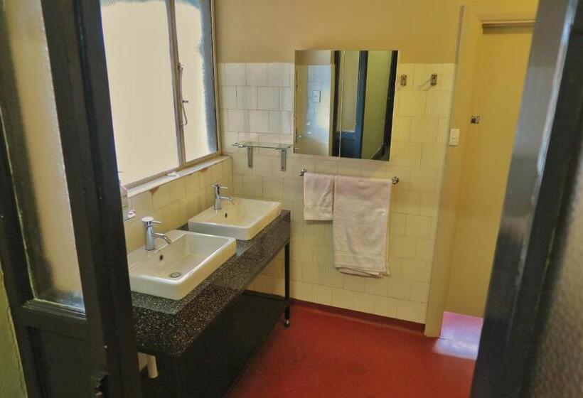 اتاق استاندارد با سرویس بهداشتی مشترک, Pretoria