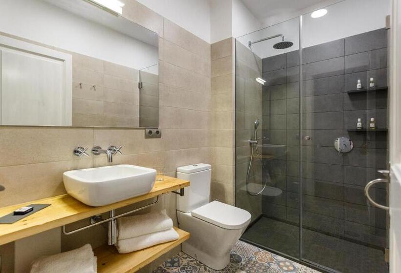 سوییت جونیور, Petit Hotel 5 Fars