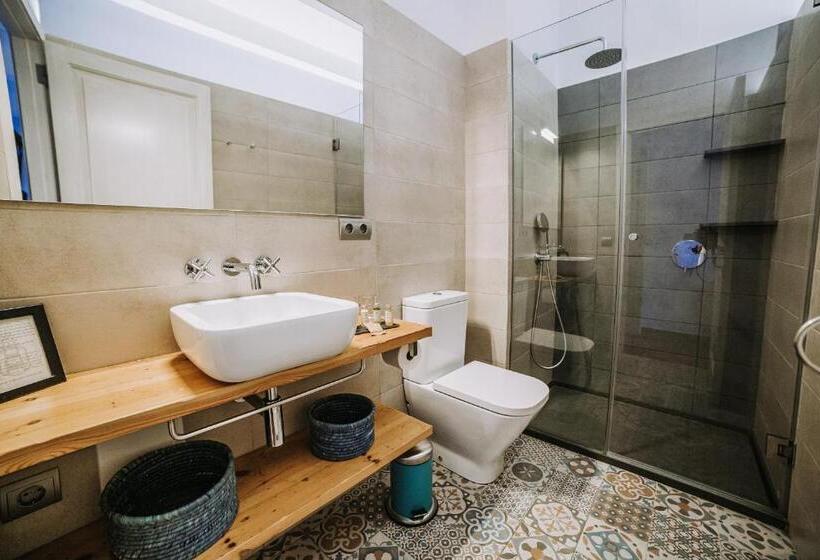 سوییت جونیور, Petit Hotel 5 Fars