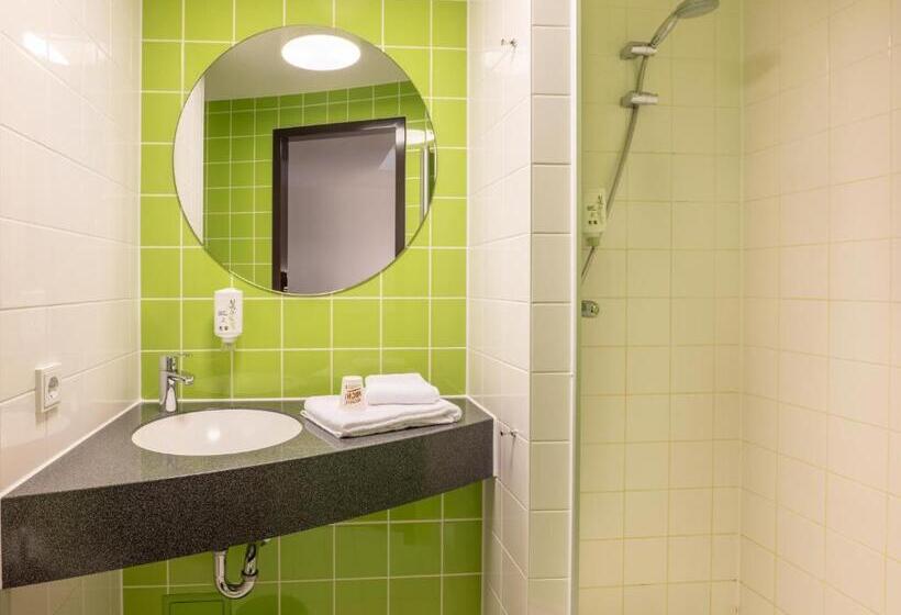 اتاق استاندارد سه نفره, B&b Hotel Offenburg City