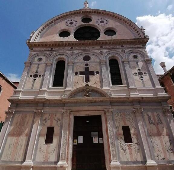 اتاق سوپریور سه تخته, Venice And Venice Apartments   Private Rooms In Shared Apartment