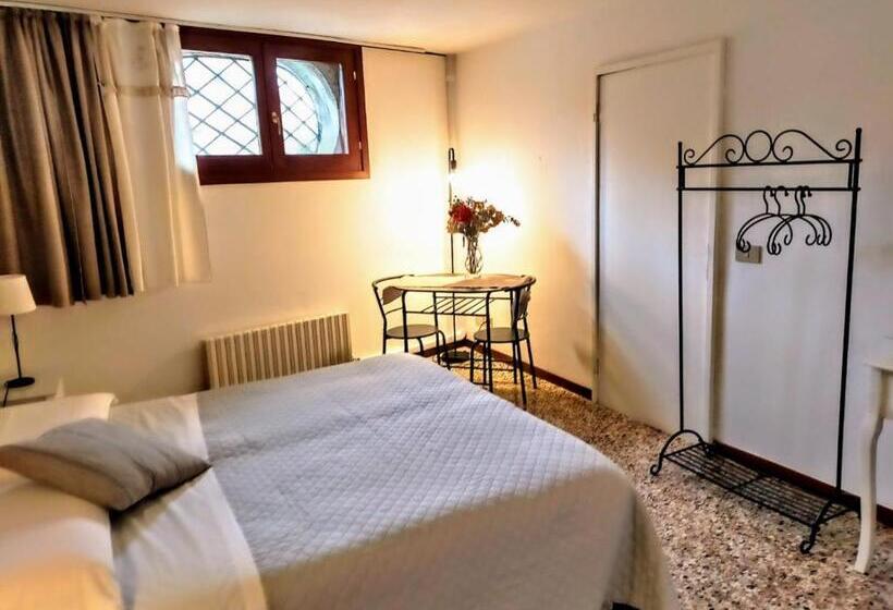 اتاق استاندارد, Venice And Venice Apartments   Private Rooms In Shared Apartment