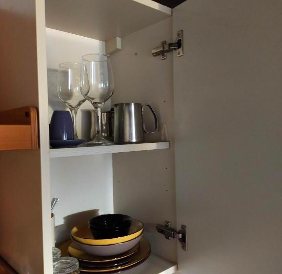 اتاق سوپریور با تخت بزرگ, Venice And Venice Apartments   Private Rooms In Shared Apartment