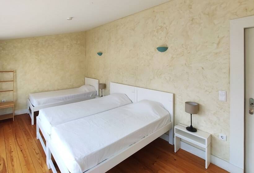 اتاق استاندارد سه تخته با سرویس بهداشتی مشترک, Best Guest Porto Hostel