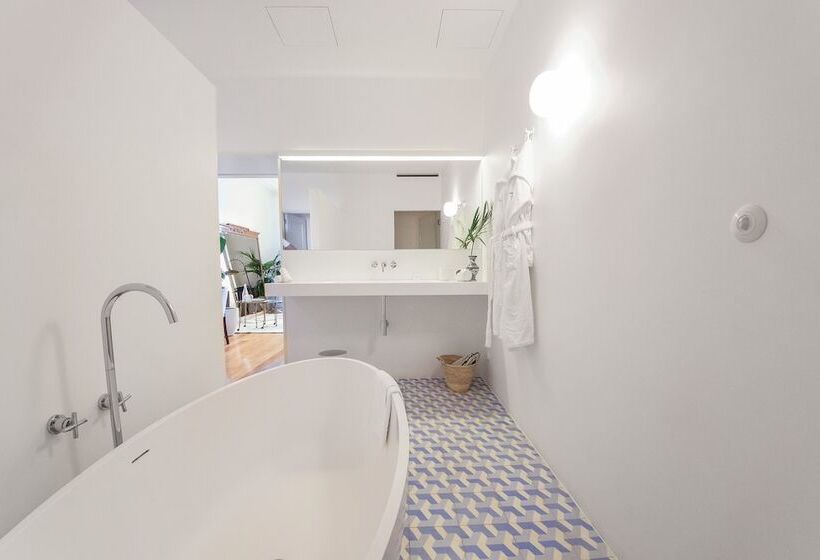 سوئیت راحتی, Casa Mãe Lagos
