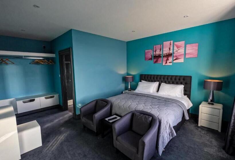 اتاق لوکس با چشم‌انداز دریا, Maryfield House