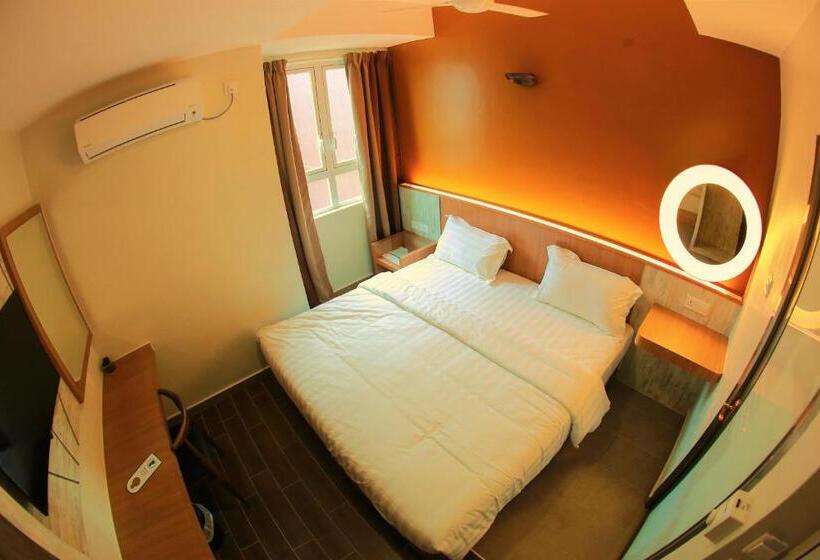 اتاق لوکس با تخت بزرگ, Pantai Regal