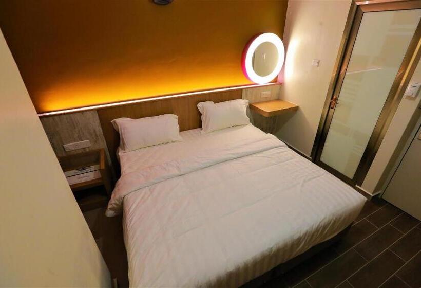 اتاق لوکس با تخت بزرگ, Pantai Regal