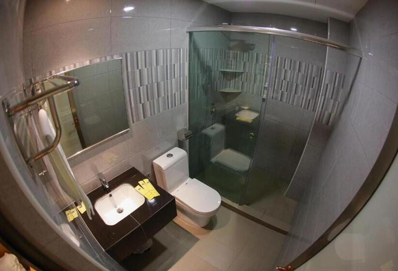 اتاق لوکس با تخت بزرگ, Pantai Regal
