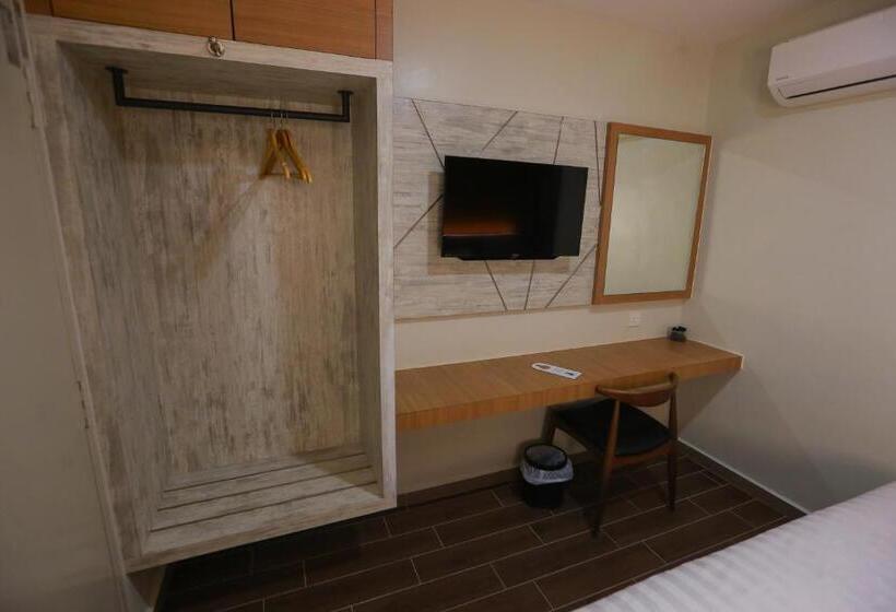 اتاق لوکس با تخت بزرگ, Pantai Regal