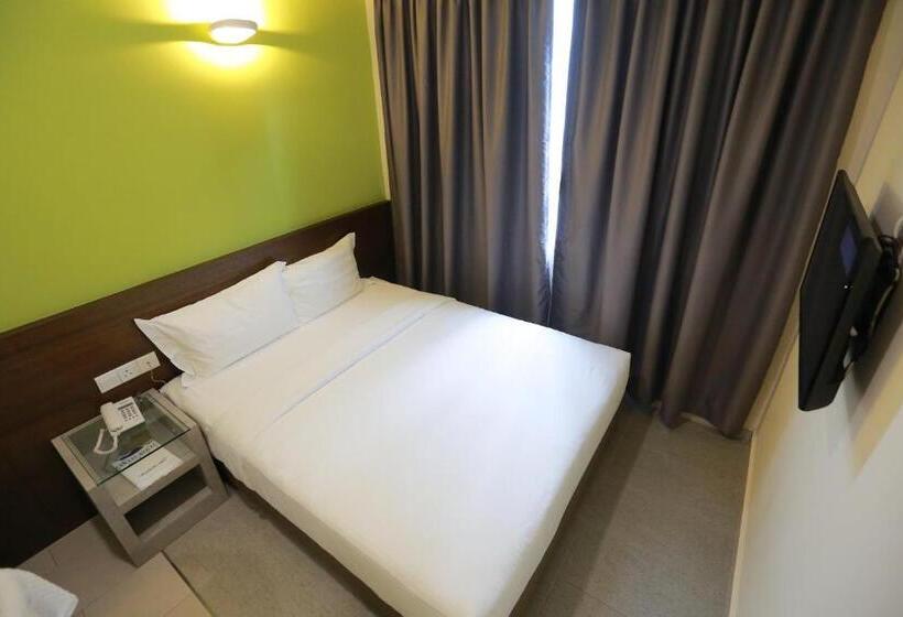 اتاق لوکس با تخت بزرگ, Pantai Regal