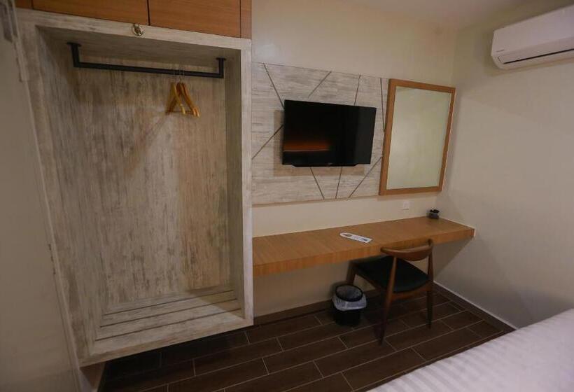 اتاق لوکس با تخت بزرگ, Pantai Regal