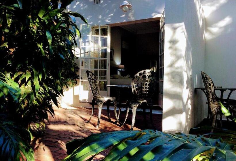 اتاق لوکس با چشم‌انداز باغ, Polokwane Place