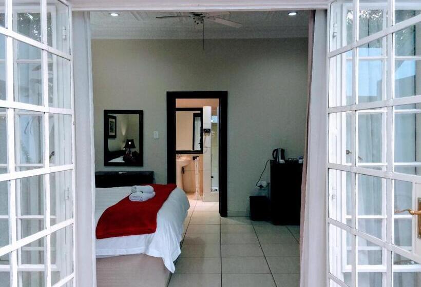 اتاق لوکس با چشم‌انداز باغ, Polokwane Place
