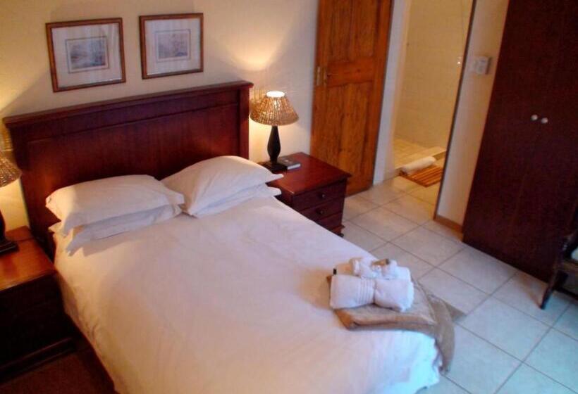 اتاق لوکس با چشم‌انداز استخر, Polokwane Place