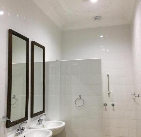 اتاق لوکس سه تخته, Polokwane Place