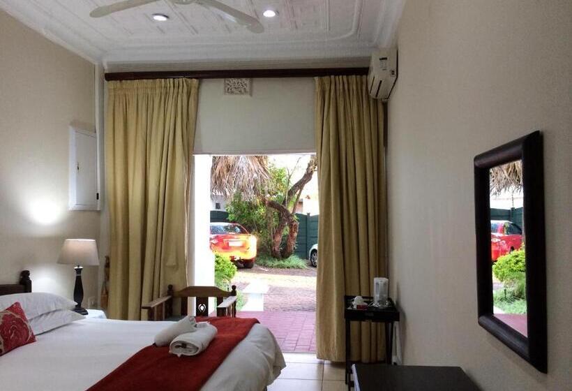 اتاق لوکس با چشم‌انداز باغ, Polokwane Place