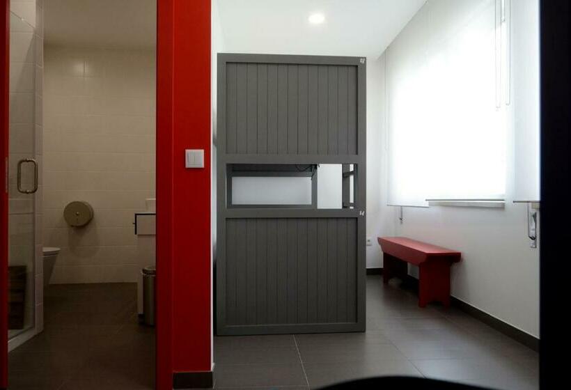 تختخواب در اتاق مشترک, Lab Hostel Nazare