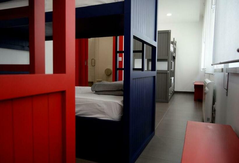 تختخواب در اتاق مشترک, Lab Hostel Nazare