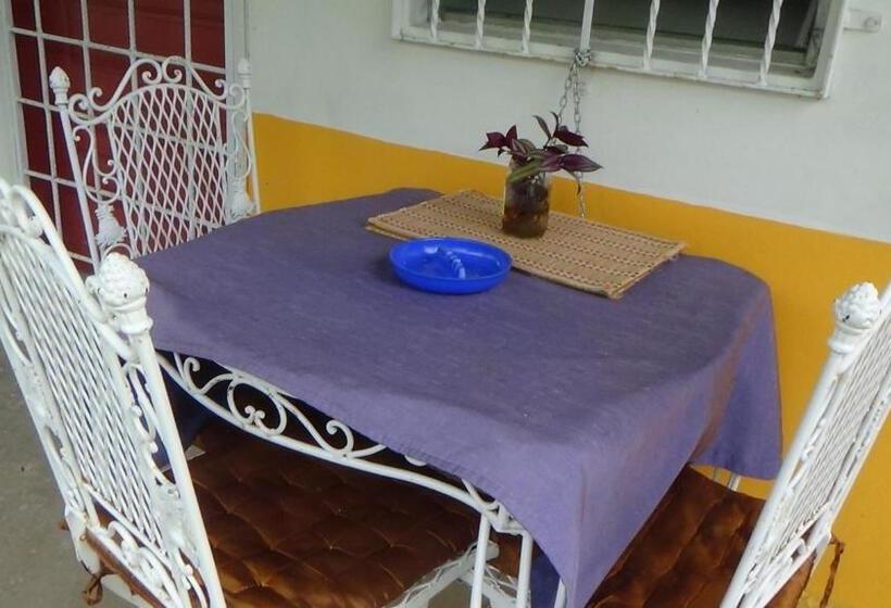 اتاق استاندارد سه نفره, Hacienda Tropical Guest House