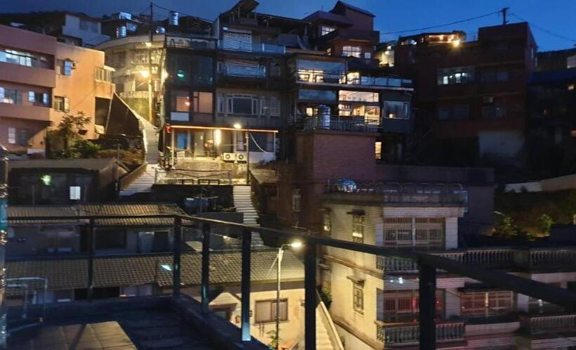 اتاق استاندارد با چشم‌انداز کوهستان, Arabian Nights In Jiufen