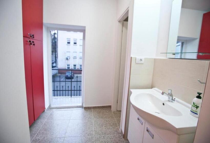 اتاق استاندارد با سرویس بهداشتی مشترک, Hostel 1910