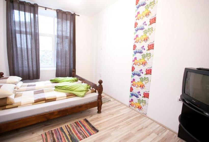 اتاق استاندارد با سرویس بهداشتی مشترک, Hostel 1910