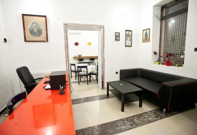 اتاق خانوادگی, Hostel 1910