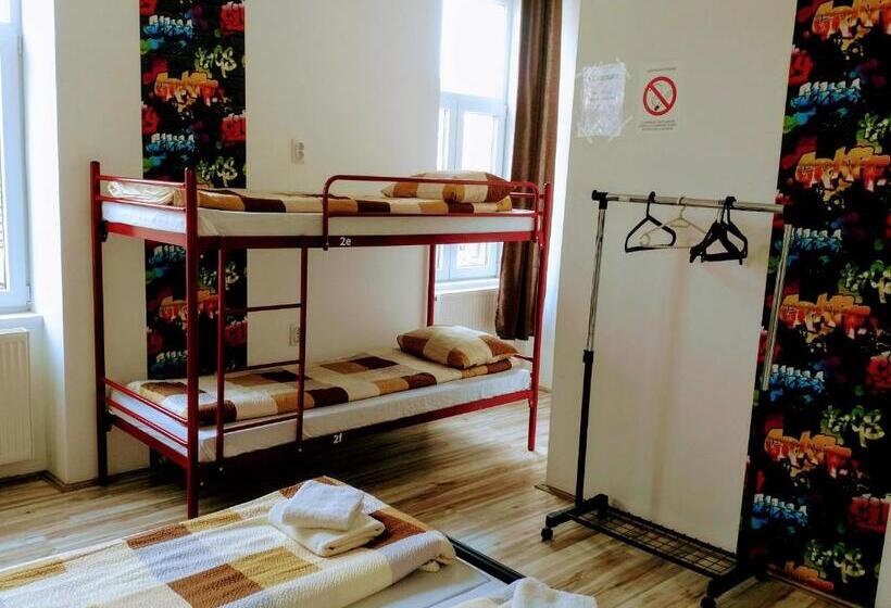 اتاق چهار تخته با دستشویی مشترک, Hostel 1910