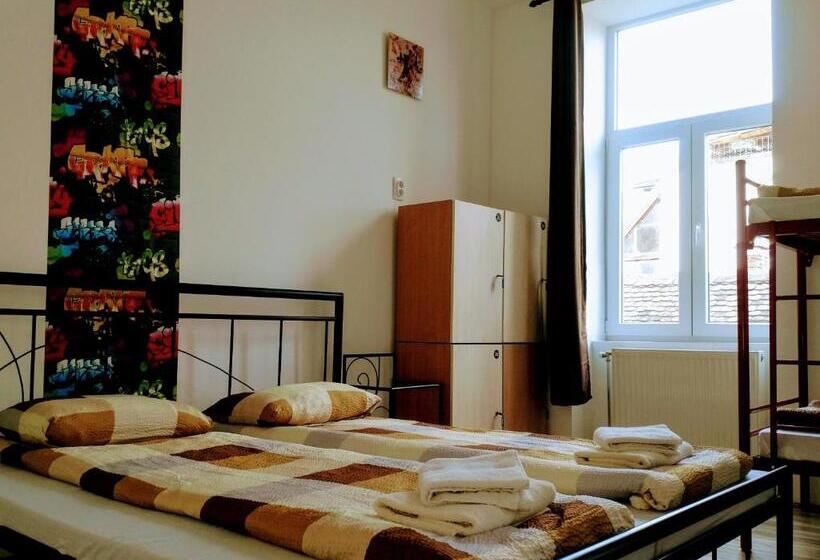 اتاق چهار تخته با دستشویی مشترک, Hostel 1910