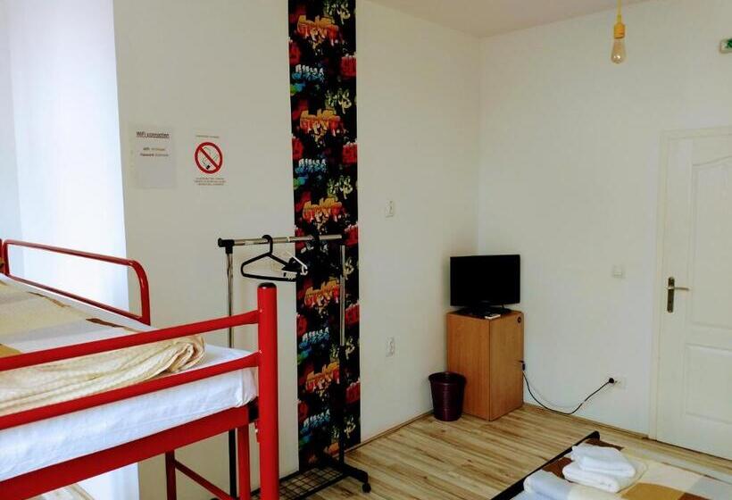اتاق چهار تخته با دستشویی مشترک, Hostel 1910
