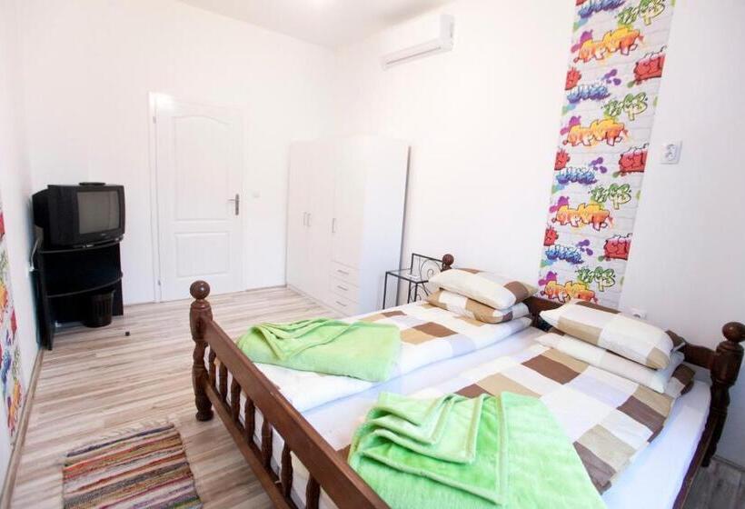 اتاق استاندارد با سرویس بهداشتی مشترک, Hostel 1910
